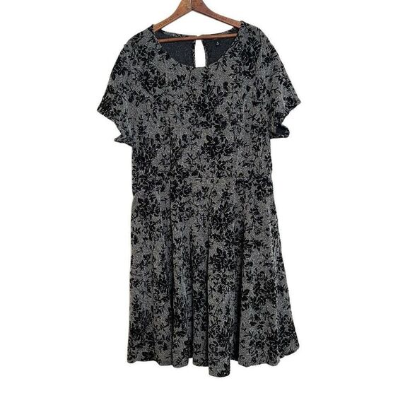 Torrid Floral Flocking Design Short Sleeve Knit Skater Midi Dress Black Size 3 - Picture 1 of 8